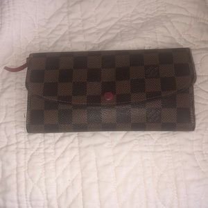 Louis Vuitton Emilie wallet - Great Condition!